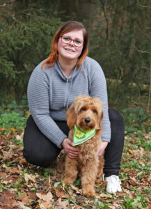 Therapiehund Bucky mit Frauchen Sandra Wollgramm Chemnitz Zahnwohlpraxis